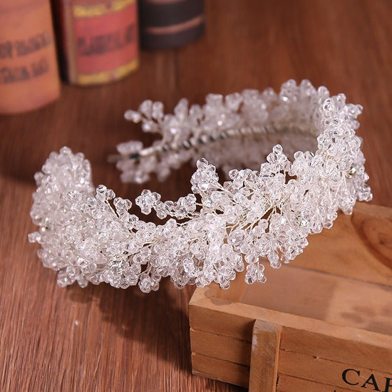 Crystal Headband Styling Accessories $48.56 Dana Fashion style: FD1096 Women's Accessories Product information: Material: Crystal Style: Hairband Color: FD1096 Size: width 7 * curved surface 40CM Weight: 102g Packing list: Hair accessories*1