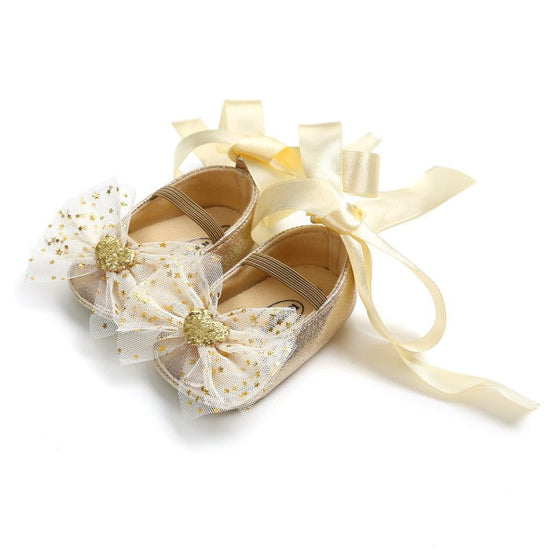 Cute butterfly baby gift box with baby shoes princess shoes headdress Crown $16.94 Dana Fashion Color: Golden shoes Size: 11cm Baby & Mother Upper material: synthetic leather Supply category: spot suitable season: spring, autumn Style: cute Function: Brea
