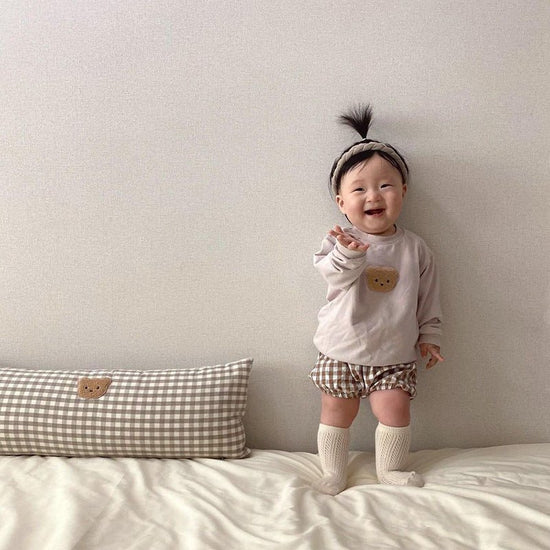 Cute Embroidered Crew Neck Top With Bear Head $26.17 Dana Fashion Color: Beige Child size: 100cm Baby Clothing Product information: Material: Cotton Style: Korean Sleeve length: long sleeve Closed style: pullover Elements: cute Color: beige, coffee, white