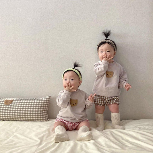 Cute Embroidered Crew Neck Top With Bear Head $26.17 Dana Fashion Color: Beige Child size: 100cm Baby Clothing Product information: Material: Cotton Style: Korean Sleeve length: long sleeve Closed style: pullover Elements: cute Color: beige, coffee, white