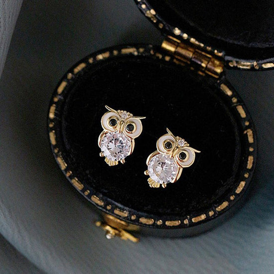 Cute With Diamonds Zircon Owl Stud Earrings For Women $20.00 Dana Fashion Color: E1897 Gold Women's Accessories Product information: Color: E1897 gold Material: Copper Modeling: animal/Zodiac Popular elements: Owl Style: Cartoon Packing list: Earrings*1 p