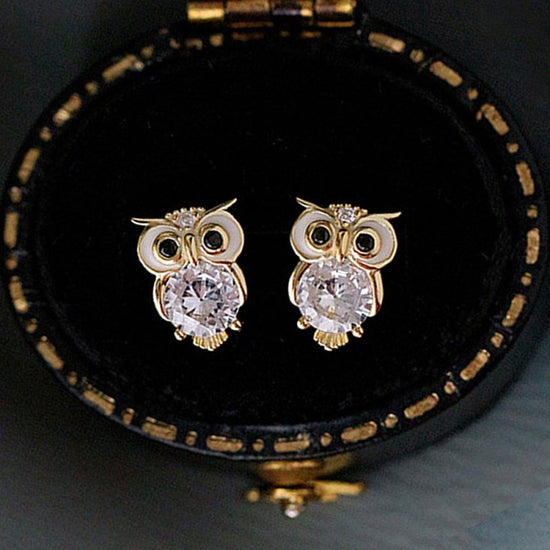Cute With Diamonds Zircon Owl Stud Earrings For Women $20.00 Dana Fashion Color: E1897 Gold Women's Accessories Product information: Color: E1897 gold Material: Copper Modeling: animal/Zodiac Popular elements: Owl Style: Cartoon Packing list: Earrings*1 p