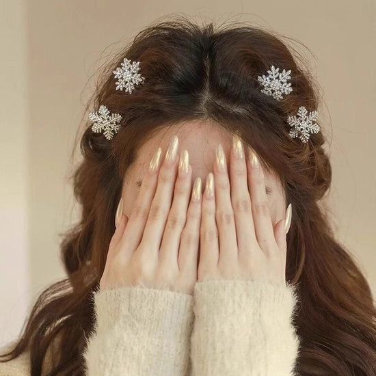Cyrstal Snowflake Pearl Hair Clip Winter Girls Small Sweet Bobby Pins Women Fashion Retro Flower Hairside Headwear Accessories Hair Jewelry $6.05 Dana Fashion Color: Antlers Pearl Snowflake Women's Accessories Overview: Unique design, stylish and beautifu