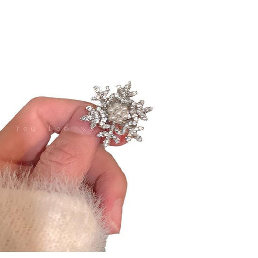 Cyrstal Snowflake Pearl Hair Clip Winter Girls Small Sweet Bobby Pins Women Fashion Retro Flower Hairside Headwear Accessories Hair Jewelry $6.05 Dana Fashion Color: Antlers Pearl Snowflake Women's Accessories Overview: Unique design, stylish and beautifu