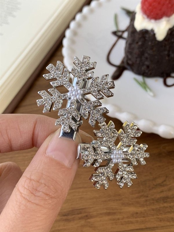 Cyrstal Snowflake Pearl Hair Clip Winter Girls Small Sweet Bobby Pins Women Fashion Retro Flower Hairside Headwear Accessories Hair Jewelry $6.05 Dana Fashion Color: Branches Pearl Snowflake Women's Accessories Overview: Unique design, stylish and beautif