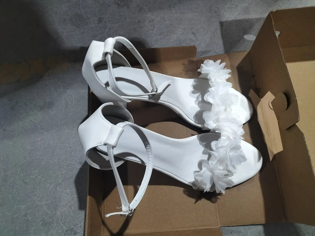 Summer New Flower Buckle Thick Heel Plus Size Women's Sandals - DanaFashionstore