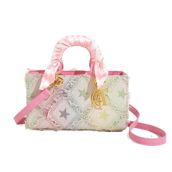 Denim Handbag Women's New Korean-style Fashion Shoulder Niche Texture Rhombus Crossbody Tote Bag $45.50 Dana Fashion Color Style: Horizontal Version Denim Pink Size: Free Size Women's Bags Product information: Lining text: Polyester Applicable scenarios: