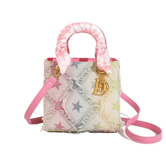 Denim Handbag Women's New Korean-style Fashion Shoulder Niche Texture Rhombus Crossbody Tote Bag $45.50 Dana Fashion Color Style: Vertical Version Denim Pink Size: Free Size Women's Bags Product information: Lining text: Polyester Applicable scenarios: Da