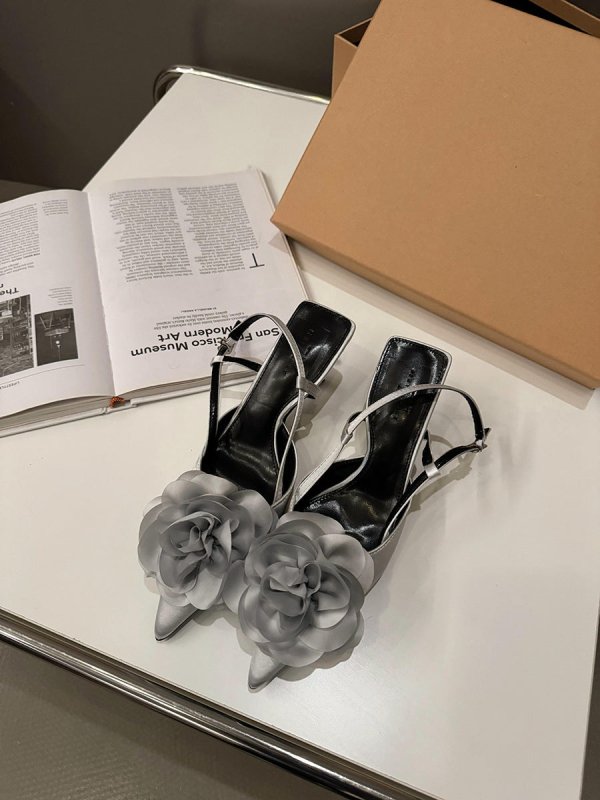 Design Flower High Heels French Closed Toe Sandals $49.25 Dana Fashion Color: Silver Size: 35 Women's shoes Product information: Toe holder shape: Pointed Color: Silver, apricot, Black Shoe Upper material: Microfiber Size: 35,36,37,38,39 Wearing method: S