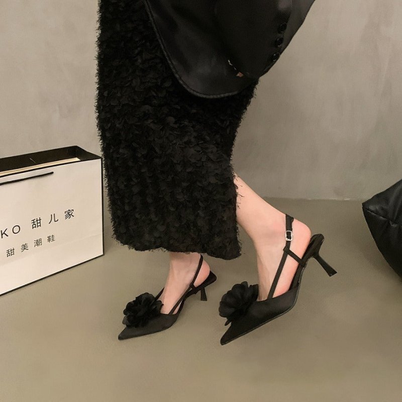 Design Flower High Heels French Closed Toe Sandals $49.25 Dana Fashion Color: Apricot Size: 35 Women's shoes Product information: Toe holder shape: Pointed Color: Silver, apricot, Black Shoe Upper material: Microfiber Size: 35,36,37,38,39 Wearing method: