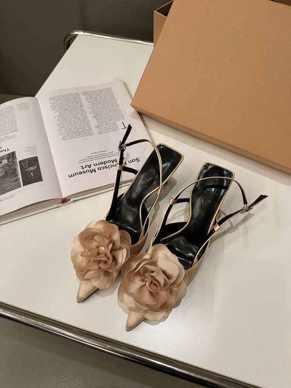 Design Flower High Heels French Closed Toe Sandals $49.25 Dana Fashion Color: Apricot Size: 35 Women's shoes Product information: Toe holder shape: Pointed Color: Silver, apricot, Black Shoe Upper material: Microfiber Size: 35,36,37,38,39 Wearing method: