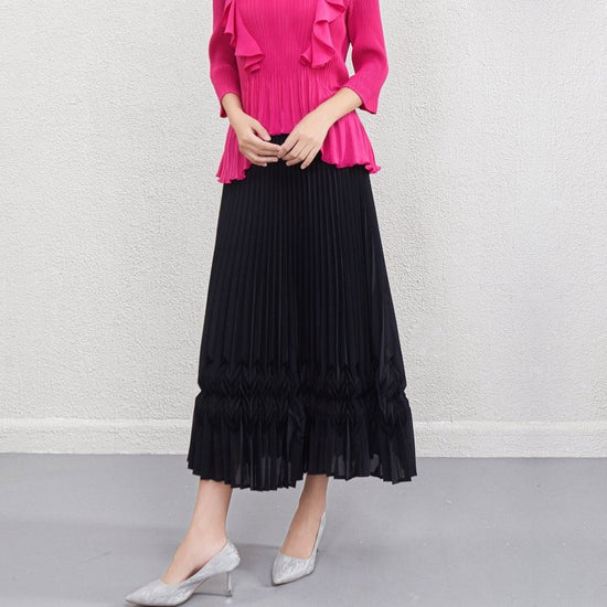 Design Sense Niche Three-dimensional Pleated Skirt $89.50 Dana Fashion Color: Black Size: Average Size Women's clothing Product information: Color: black, white, gray, brown Elastic: medium elastic Main fabric composition: Polyester (polyester fiber) Size