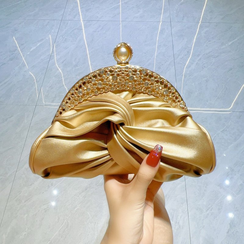 Diamond-embedded High-grade Socialite Clutch Mini $39.99 Dana Fashion Color: Gold Women's Bags Product information: Lining texture: Polyester Applicable scenario: Daily matching Color: white, black, gold, red, silver Outer bag type: open pocket Hardness: