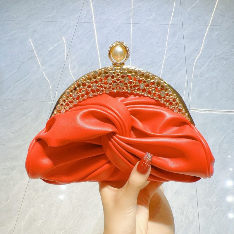 Diamond-embedded High-grade Socialite Clutch Mini $39.99 Dana Fashion Color: Red Women's Bags Product information: Lining texture: Polyester Applicable scenario: Daily matching Color: white, black, gold, red, silver Outer bag type: open pocket Hardness: s