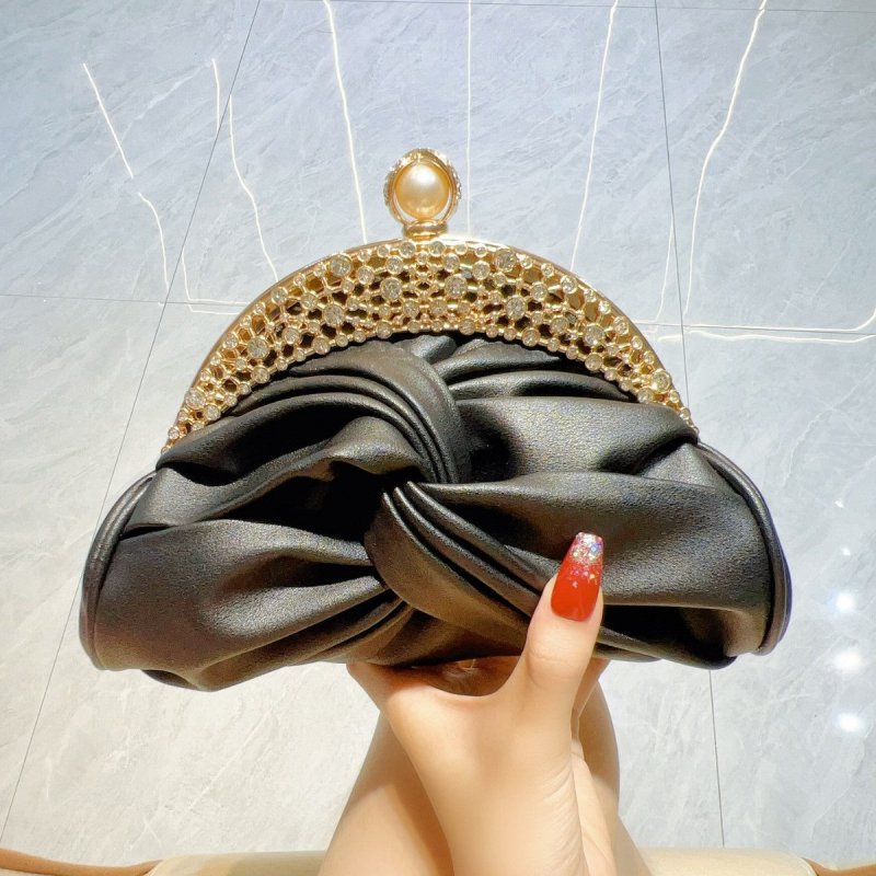 Diamond-embedded High-grade Socialite Clutch Mini $39.99 Dana Fashion Color: Black Women's Bags Product information: Lining texture: Polyester Applicable scenario: Daily matching Color: white, black, gold, red, silver Outer bag type: open pocket Hardness:
