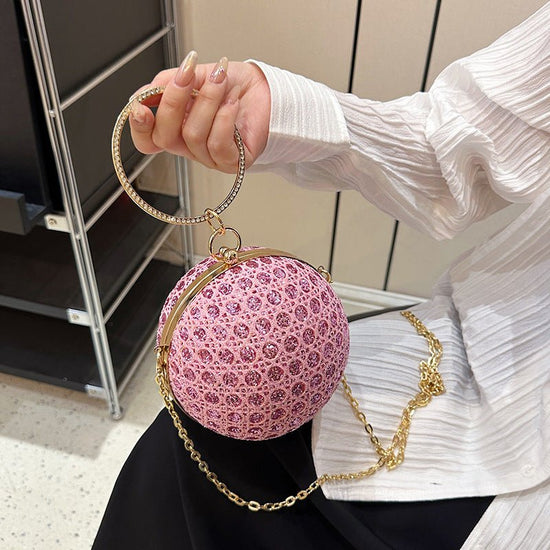 Diamond Retro Shoulder Bag Women's Crossbody Chain Ball Small Round Bag $35.04 Dana Fashion Color: Black Women's Bags Product information: Lining text: Polyester Applicable scenario: Daily competition Color: black, gold, silver, pink, white Outer bag type