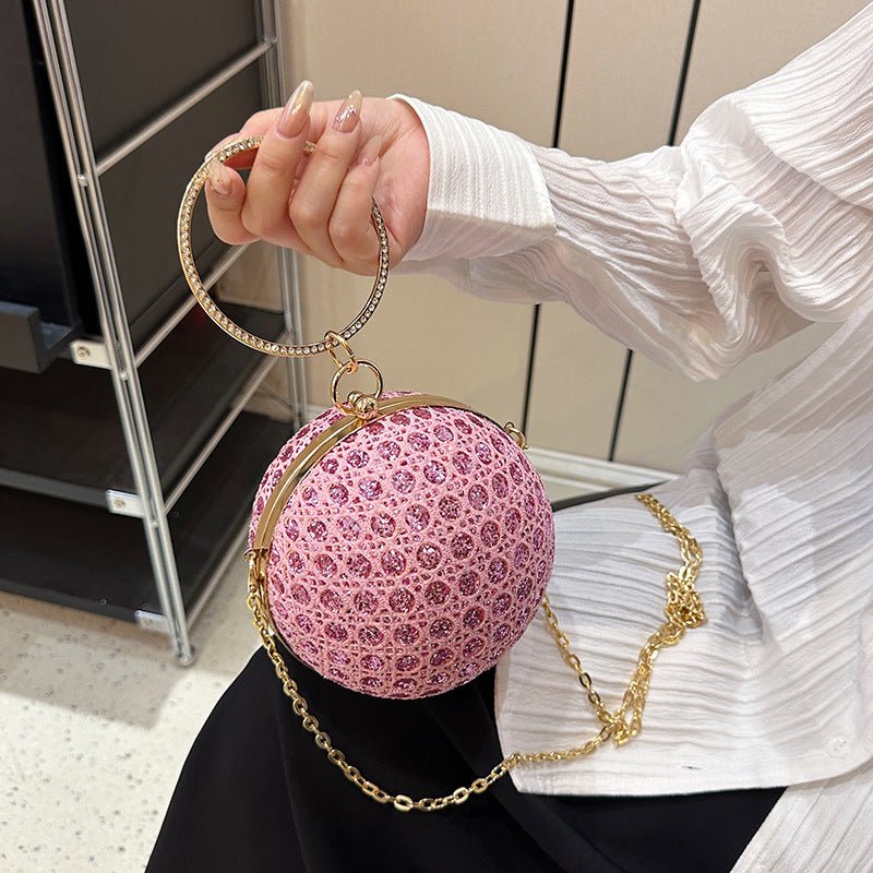 Diamond Retro Shoulder Bag Women's Crossbody Chain Ball Small Round Bag $35.04 Dana Fashion Color: Black Women's Bags Product information: Lining text: Polyester Applicable scenario: Daily competition Color: black, gold, silver, pink, white Outer bag type