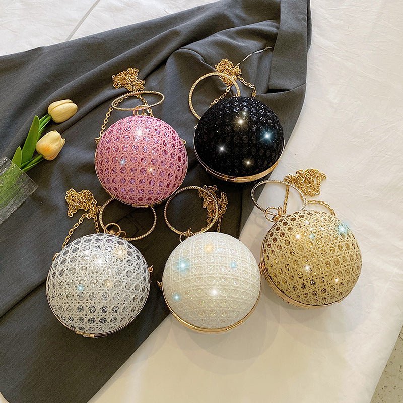 Diamond Retro Shoulder Bag Women's Crossbody Chain Ball Small Round Bag $35.04 Dana Fashion Color: Black Women's Bags Product information: Lining text: Polyester Applicable scenario: Daily competition Color: black, gold, silver, pink, white Outer bag type