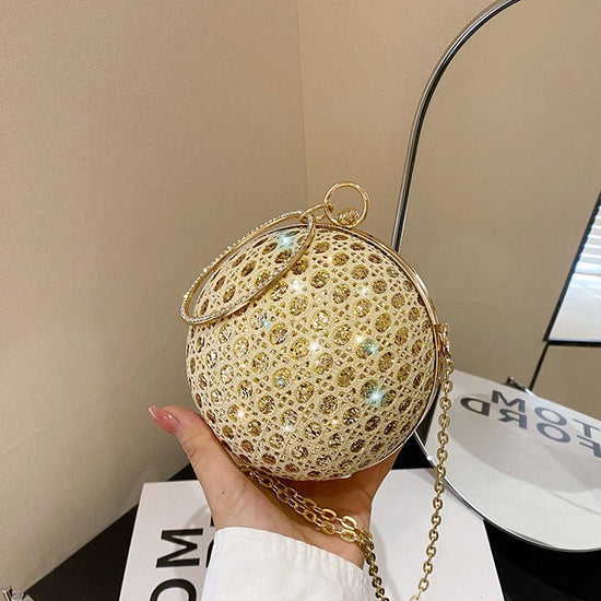 Diamond Retro Shoulder Bag Women's Crossbody Chain Ball Small Round Bag $35.04 Dana Fashion Color: Black Women's Bags Product information: Lining text: Polyester Applicable scenario: Daily competition Color: black, gold, silver, pink, white Outer bag type
