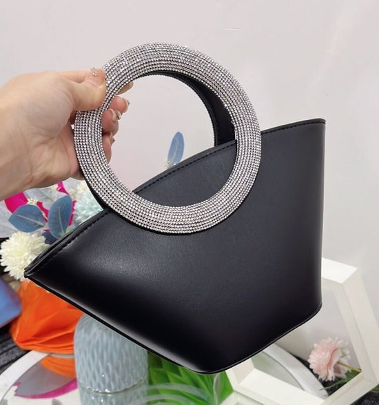 Diamond Round Handle Portable Basket Pack $123.14 Dana Fashion Color: Classic Black Women's Bags Product information: Lining texture: Polyester Applicable scenario: Daily configuration Color: classic black/black, ivory white/white, rose red/pink, customiz