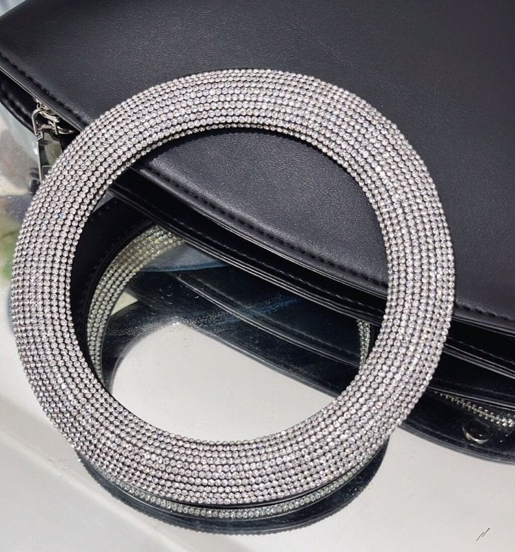 Diamond Round Handle Portable Basket Pack $123.14 Dana Fashion Color: Classic Black Women's Bags Product information: Lining texture: Polyester Applicable scenario: Daily configuration Color: classic black/black, ivory white/white, rose red/pink, customiz