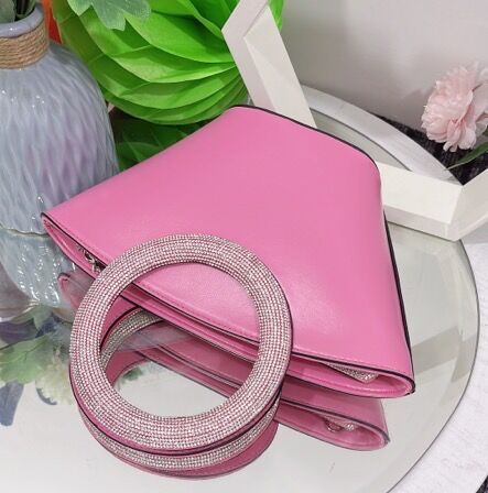 Diamond Round Handle Portable Basket Pack $123.14 Dana Fashion Color: Classic Black Women's Bags Product information: Lining texture: Polyester Applicable scenario: Daily configuration Color: classic black/black, ivory white/white, rose red/pink, customiz
