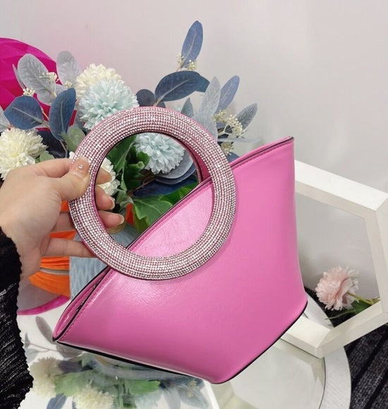 Diamond Round Handle Portable Basket Pack $123.14 Dana Fashion Color: Classic Black Women's Bags Product information: Lining texture: Polyester Applicable scenario: Daily configuration Color: classic black/black, ivory white/white, rose red/pink, customiz