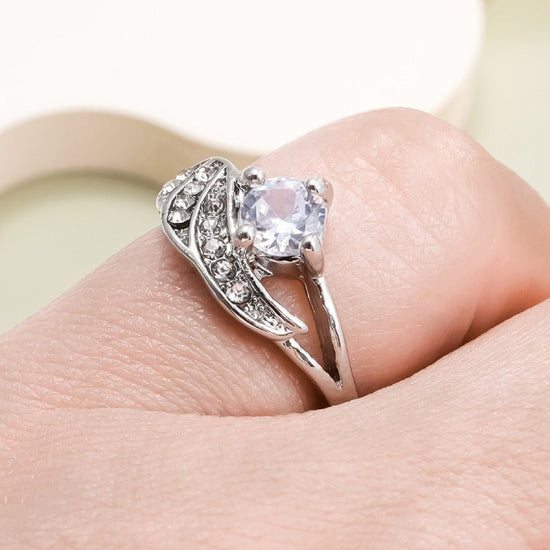 Diamond-studded Ring European And American Fashion Angel Wings $12.50 Dana Fashion Color: Silver Size: No 10 Women's Accessories Product information: Type: Ring Processing Technology: carving Color: gold, silver Size: no.5, no.6, no.7, no.8, no.9, no.10,