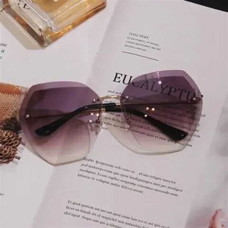 Diamond-Studded Sunglasses Women Anti-Sunglasses Women Fashion Round Face Driving Travel Glasses Korean Trend $22.50 Dana Fashion style: H Color: Lens bag and lens cloth Women's Accessories Product Information: Lens material: Resin Style: Other Frame mate
