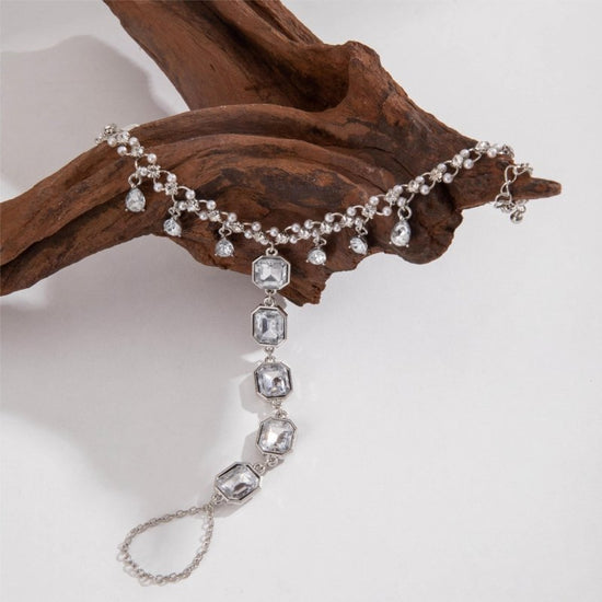 Diamond Tassel Anklet Fashion Elegant $11.06 Dana Fashion Color: 26027silver Women's Accessories Product information: Type: Anklet Color: 26027 Silver Suitable for gift-giving occasions: Wedding Applicable Gender: Women Material: Alloy Packing list: Ankle