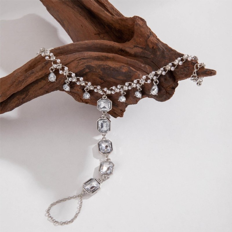 Diamond Tassel Anklet Fashion Elegant $11.06 Dana Fashion Color: 26027silver Women's Accessories Product information: Type: Anklet Color: 26027 Silver Suitable for gift-giving occasions: Wedding Applicable Gender: Women Material: Alloy Packing list: Ankle