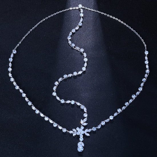 Dignified Rhinestone Hair Chain European And American Fashion All-match Multi-layer $74.81 Dana Fashion Color: Silver Women's Accessories Product information: Color: gold, silver Applicable people: women Style: multi-layer Material: Alloy Popular elements
