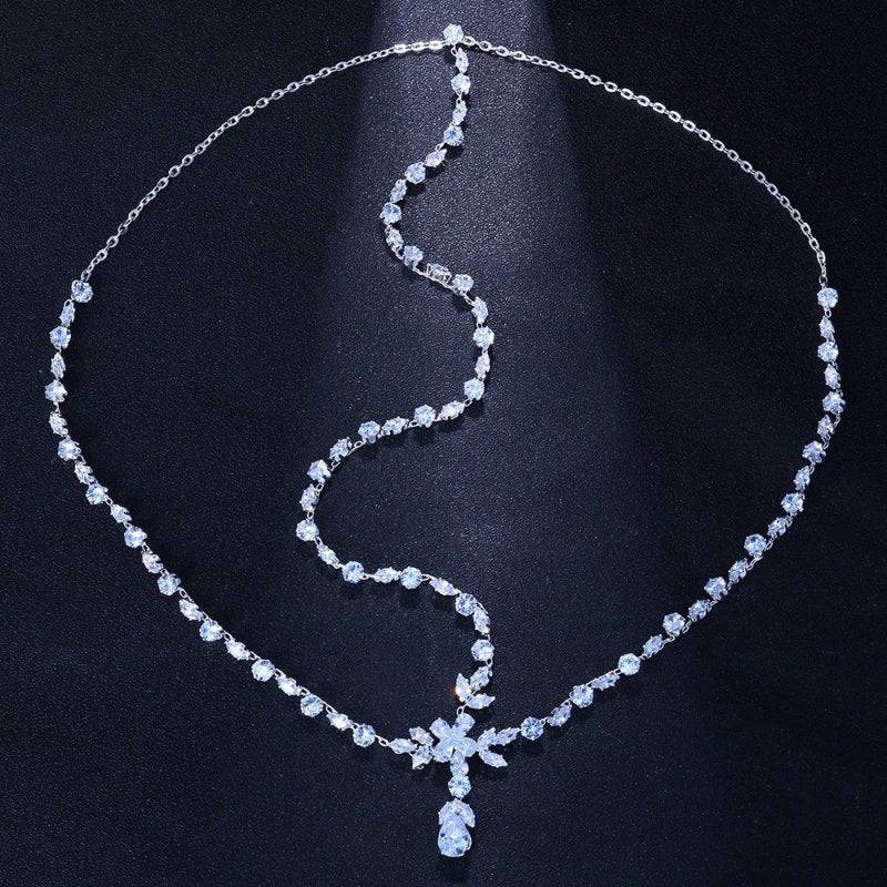Dignified Rhinestone Hair Chain European And American Fashion All-match Multi-layer $74.81 Dana Fashion Color: Gold Women's Accessories Product information: Color: gold, silver Applicable people: women Style: multi-layer Material: Alloy Popular elements: