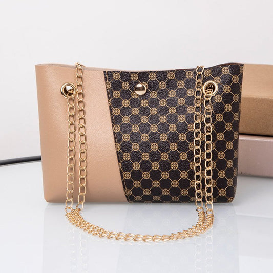 Dotted Prints Chain Shoulder Messenger Bag $15.00 Dana Fashion Color: Black Size: 17x5x13 Women's Bags Product information: Color: black, white, pink, brown Material: PU Suitcase shape: Horizontal Square Size: 17*5*13 Popular elements: splicing, chain, sp