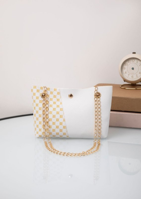 Dotted Prints Chain Shoulder Messenger Bag $15.00 Dana Fashion Color: White Size: 17x5x13 Women's Bags Product information: Color: black, white, pink, brown Material: PU Suitcase shape: Horizontal Square Size: 17*5*13 Popular elements: splicing, chain, sp