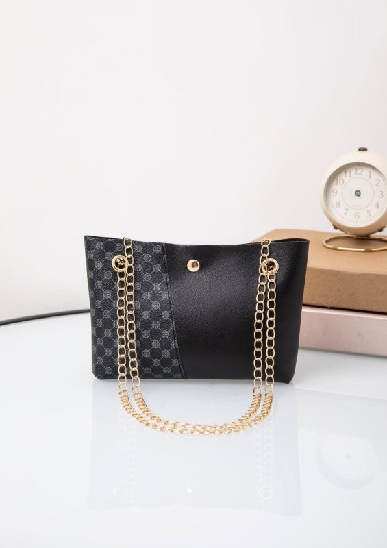 Dotted Prints Chain Shoulder Messenger Bag $15.00 Dana Fashion Color: Black Size: 17x5x13 Women's Bags Product information: Color: black, white, pink, brown Material: PU Suitcase shape: Horizontal Square Size: 17*5*13 Popular elements: splicing, chain, sp