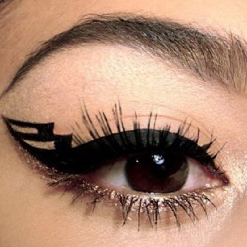 Double head makeup eyeliner $23.48 Dana Fashion format: Black makeup Description: Make the perfect winged look even easier with double-sided, eye lining and correction pen. Side Eyeliner: Draw on the lid to complete the eyeliner look after using our eyeli