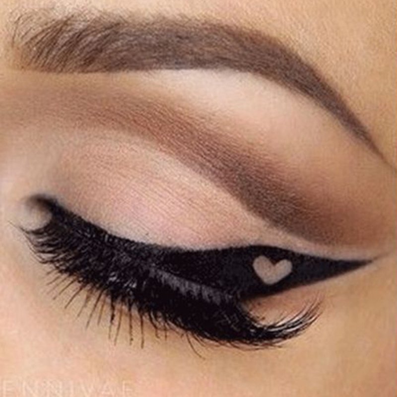 Double head makeup eyeliner $23.48 Dana Fashion format: Black makeup Description: Make the perfect winged look even easier with double-sided, eye lining and correction pen. Side Eyeliner: Draw on the lid to complete the eyeliner look after using our eyeli