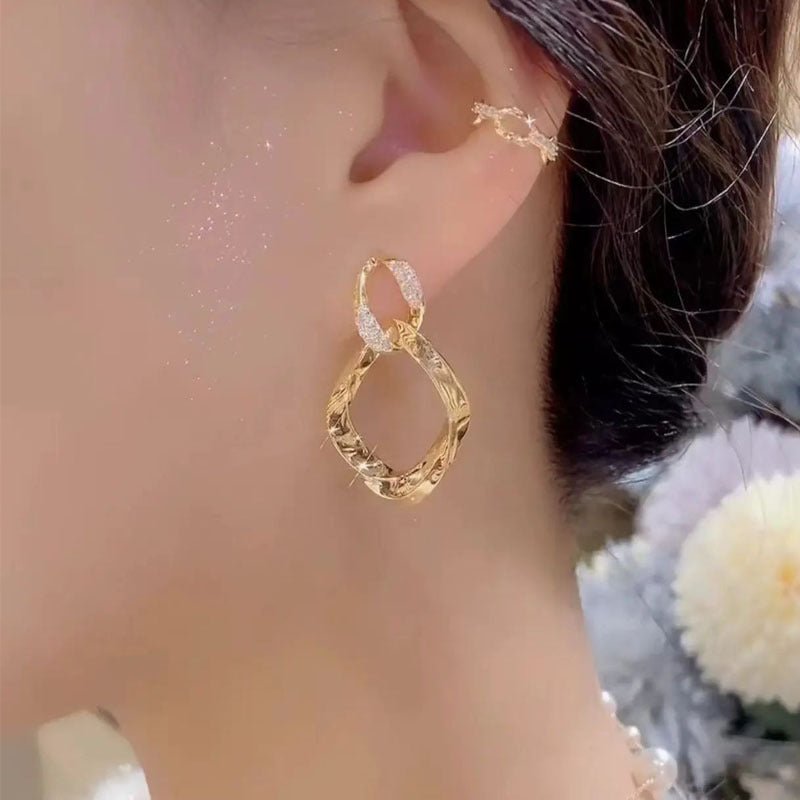 Double-layer Ring Buckle Metal Circle Micro Rhinestone Earrings $19.00 Dana Fashion Color: Gold Geometric Silver Needle Women's Accessories Product information: Treatment Process: Micro inlay Color: gold geometric silver needle Applicable people: women Ma