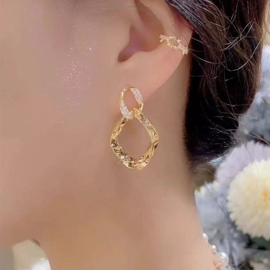 Double-layer Ring Buckle Metal Circle Micro Rhinestone Earrings $19.00 Dana Fashion Color: Gold Geometric Silver Needle Women's Accessories Product information: Treatment Process: Micro inlay Color: gold geometric silver needle Applicable people: women Ma