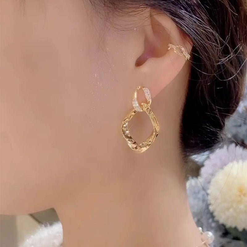 Double-layer Ring Buckle Metal Circle Micro Rhinestone Earrings $19.00 Dana Fashion Color: Gold Geometric Silver Needle Women's Accessories Product information: Treatment Process: Micro inlay Color: gold geometric silver needle Applicable people: women Ma