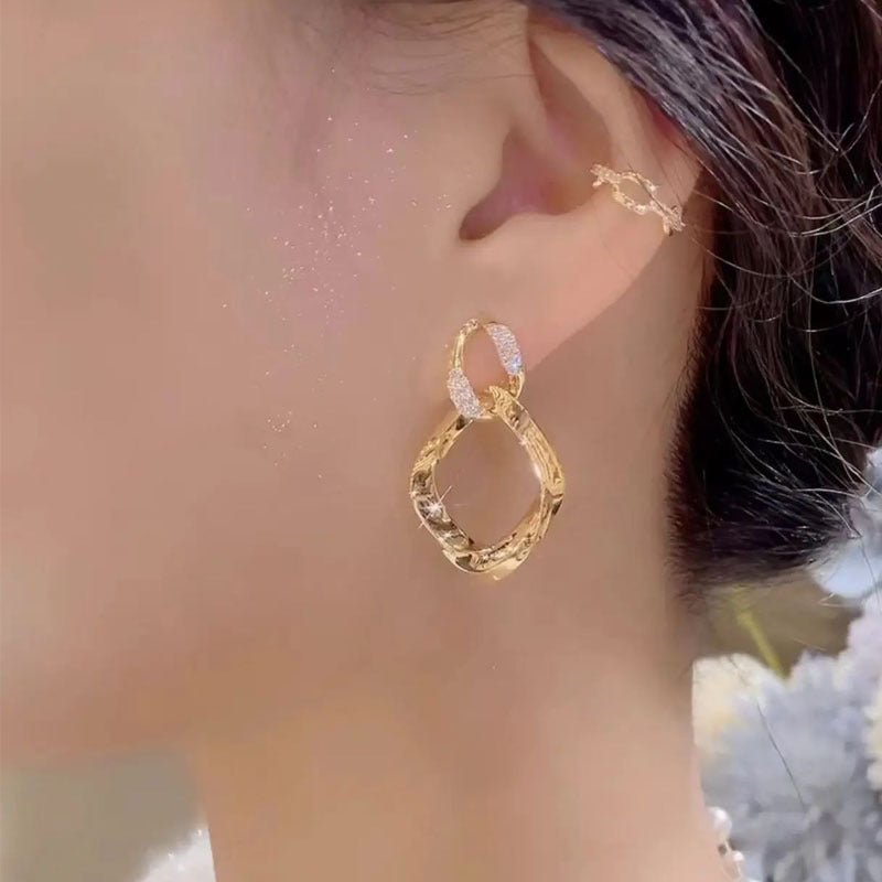 Double-layer Ring Buckle Metal Circle Micro Rhinestone Earrings $19.00 Dana Fashion Color: Gold Geometric Silver Needle Women's Accessories Product information: Treatment Process: Micro inlay Color: gold geometric silver needle Applicable people: women Ma