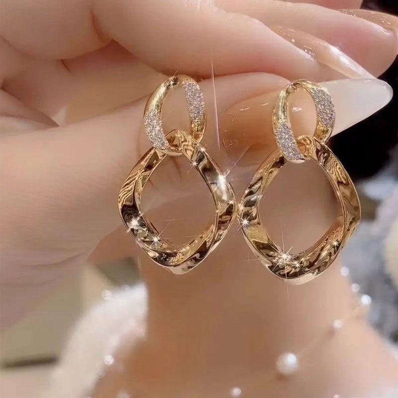 Double-layer Ring Buckle Metal Circle Micro Rhinestone Earrings $19.00 Dana Fashion Color: Gold Geometric Silver Needle Women's Accessories Product information: Treatment Process: Micro inlay Color: gold geometric silver needle Applicable people: women Ma
