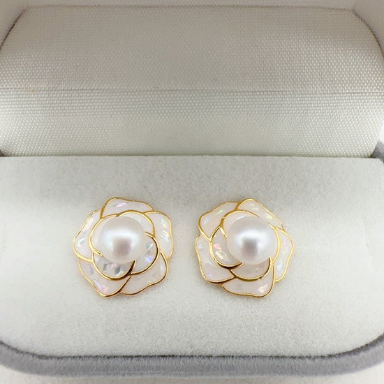 Drip Glazed Camellia Ear Stud Pendant Ring Suit $81.50 Dana Fashion Color: White Women's Accessories Product information: Color: White Color classification: white Style: Jewelry suit Packing list: Necklace * 1 Ring * 1 Earrings * 1 pair Product Image:
