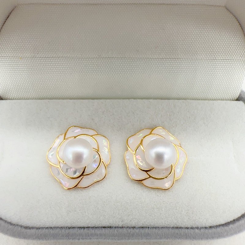 Drip Glazed Camellia Ear Stud Pendant Ring Suit $81.50 Dana Fashion Color: White Women's Accessories Product information: Color: White Color classification: white Style: Jewelry suit Packing list: Necklace * 1 Ring * 1 Earrings * 1 pair Product Image: