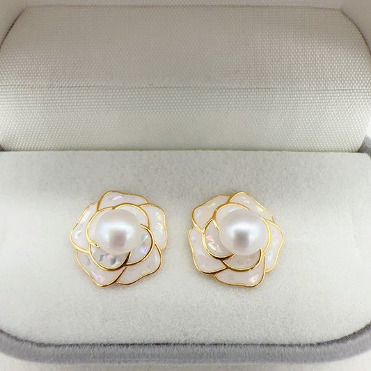 Drip Glazed Camellia Ear Stud Pendant Ring Suit $81.50 Dana Fashion Color: White Women's Accessories Product information: Color: White Color classification: white Style: Jewelry suit Packing list: Necklace * 1 Ring * 1 Earrings * 1 pair Product Image: