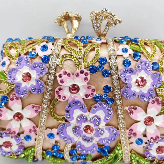 Dripping Oil Diamond Evening Bag Enamel Color Flower Clutch $153.00 Dana Fashion Color: Golden Color Women's Bags Product information: Lining texture: synthetic leather Applicable scenario: Daily configuration Color: Gold Outer bag type: Three-dimensional