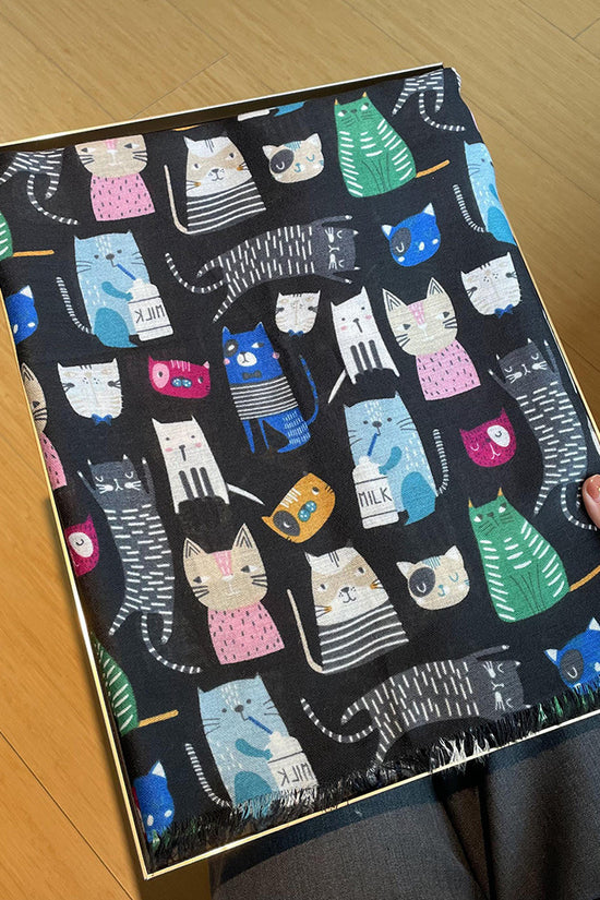 Cute Female Cat Picture Cotton And Linen Scarf