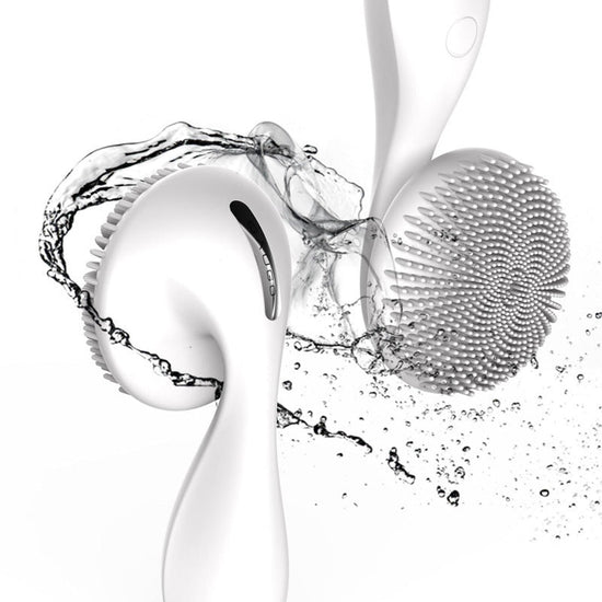 Electric face washer $140.99 Dana Fashion Color: Blue Beauty Tools Product Name: Wireless Charging Silicone Waterproof Cleansing Instrument Product material: ABS + food grade silicone Product size: 95*65*30mm Discharge time: lasts for more than 90 minutes