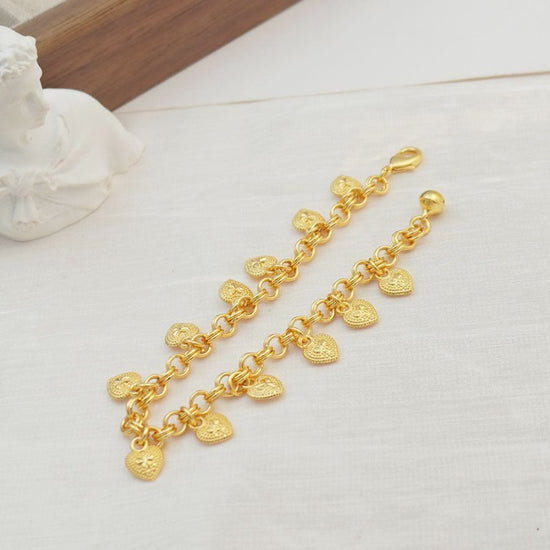 Elegant And Lovely Heart-shaped Bracelet $17.10 Dana Fashion Color: 12 Pieces Heart Bracelet Size: 17cm Women's Accessories Product information: Color: 12 pcs heart-shaped bracelet, 5 pcs love pendant bracelet Style: Women's Material: copper plastic Shape